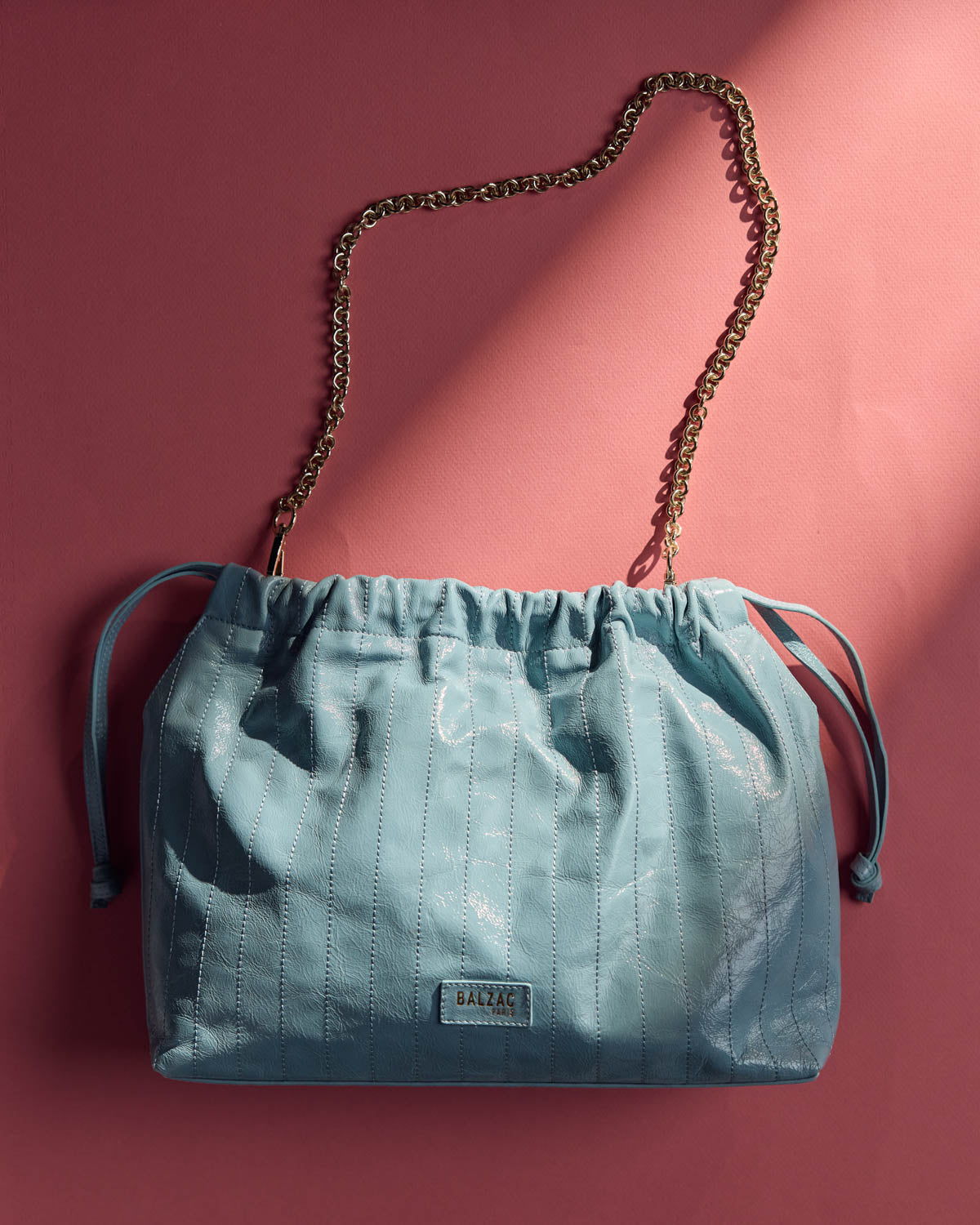 Sac Amaïa vernis froissé bleu piscine